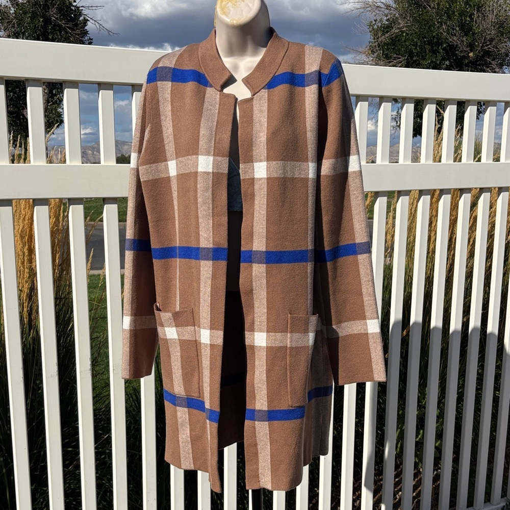 Tahari Tan Cream Blue open Sweater Size L, Never Worn